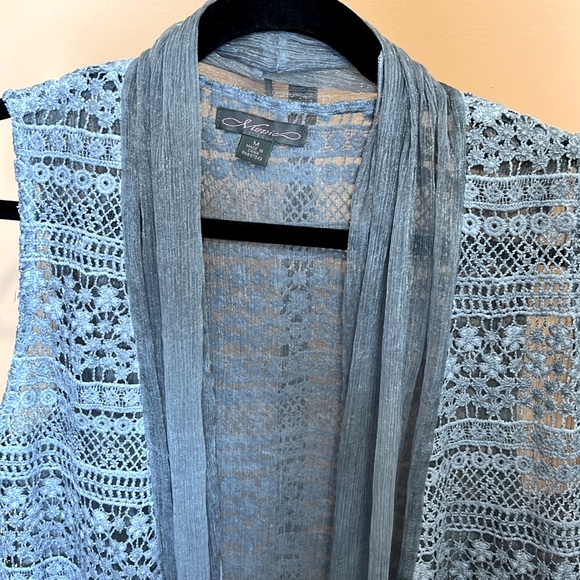 Sleeveless elegant shawl size medium - Picture 6 of 8